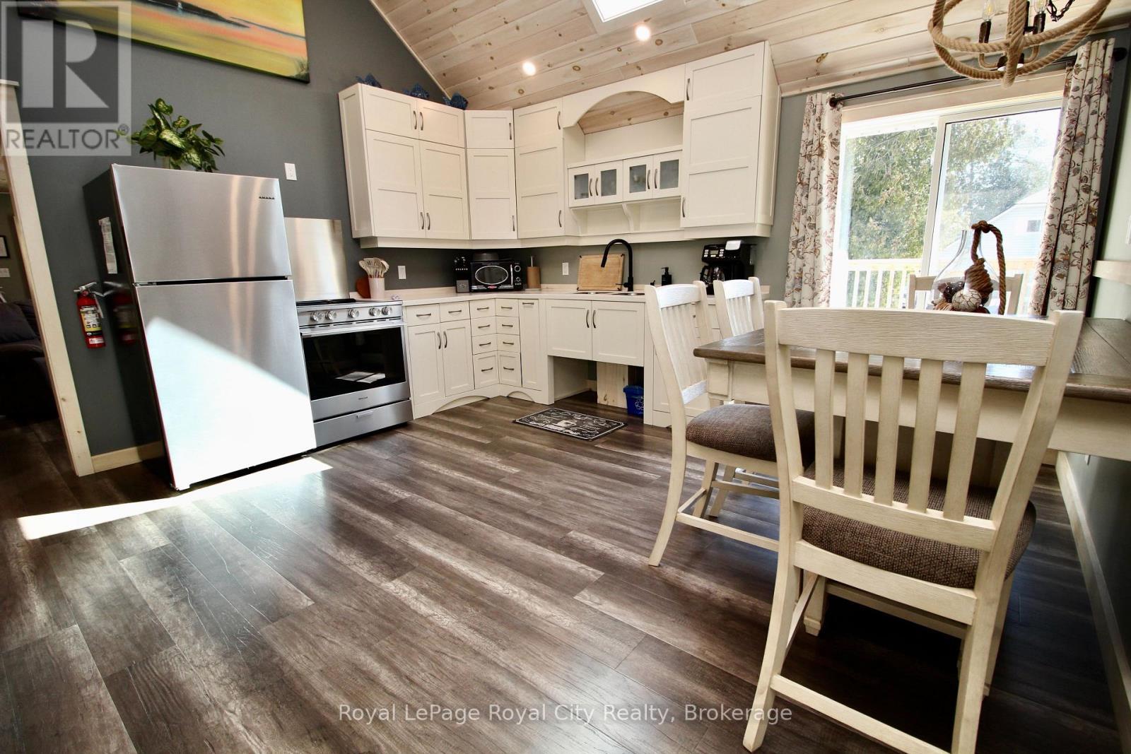 












4 LEGION STREET

,
Northern Bruce Peninsula,




Ontario
N0H2R0

