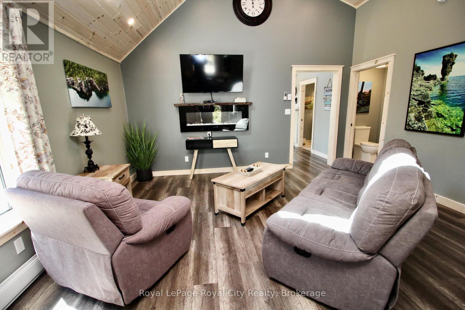 












4 LEGION STREET

,
Northern Bruce Peninsula,




Ontario
N0H2R0

