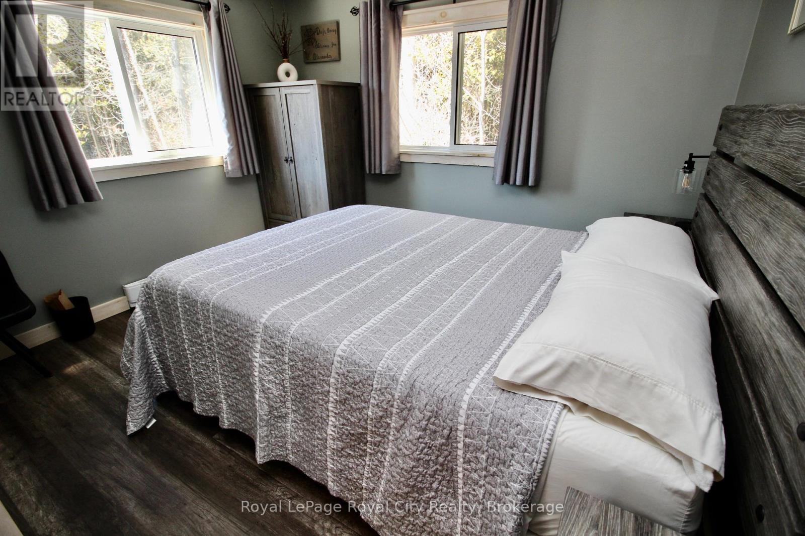 












4 LEGION STREET

,
Northern Bruce Peninsula,




Ontario
N0H2R0

