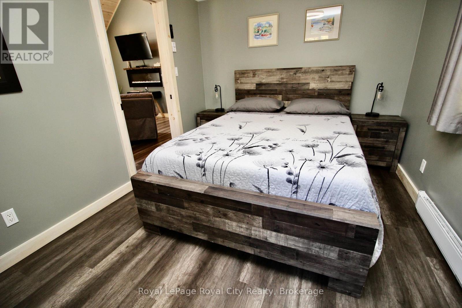 












4 LEGION STREET

,
Northern Bruce Peninsula,




Ontario
N0H2R0


