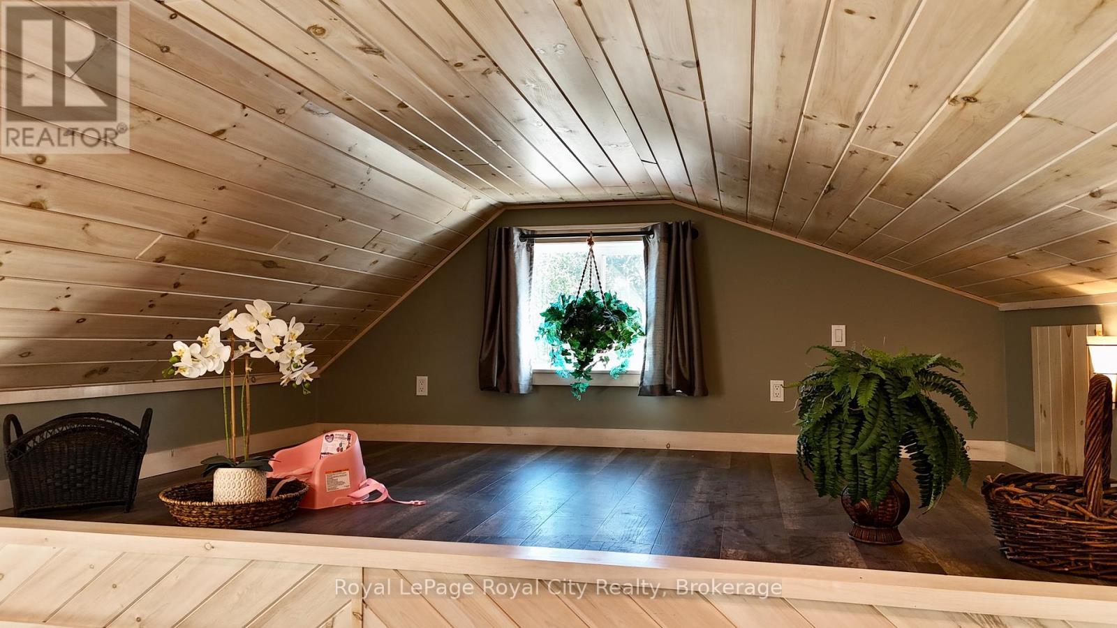 












4 LEGION STREET

,
Northern Bruce Peninsula,




Ontario
N0H2R0

