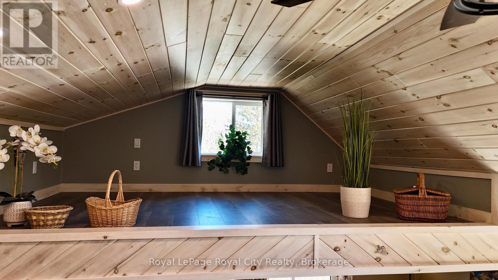 












4 LEGION STREET

,
Northern Bruce Peninsula,




Ontario
N0H2R0

