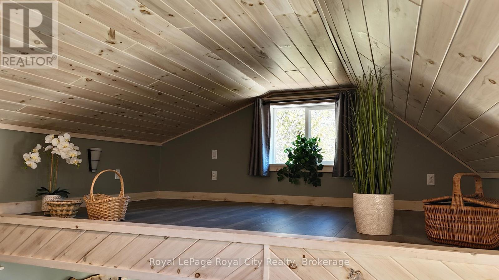 












4 LEGION STREET

,
Northern Bruce Peninsula,




Ontario
N0H2R0

