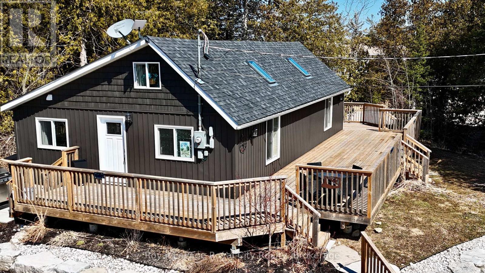 












4 LEGION STREET

,
Northern Bruce Peninsula,




Ontario
N0H2R0

