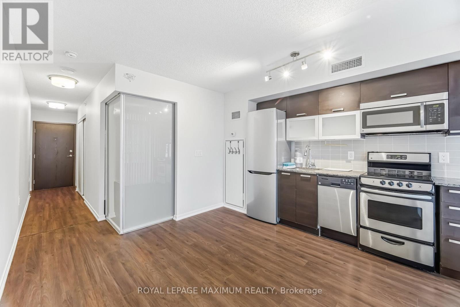 












728 W - 36 LISGAR STREET

,
Toronto,




Ontario
M6J0C7

