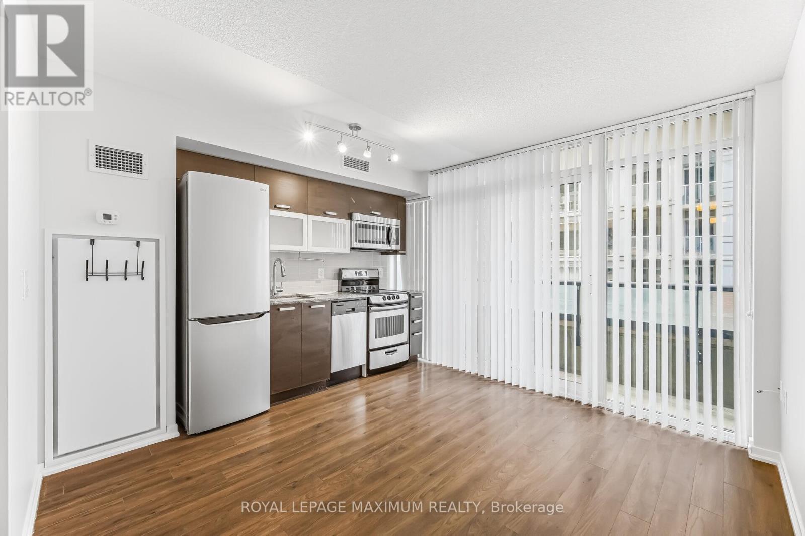 












728 W - 36 LISGAR STREET

,
Toronto,




Ontario
M6J0C7

