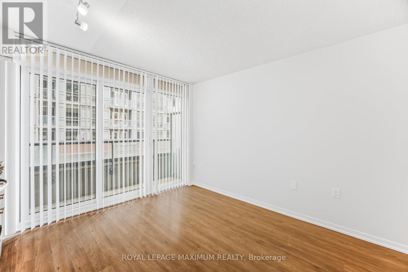 












728 W - 36 LISGAR STREET

,
Toronto,




Ontario
M6J0C7

