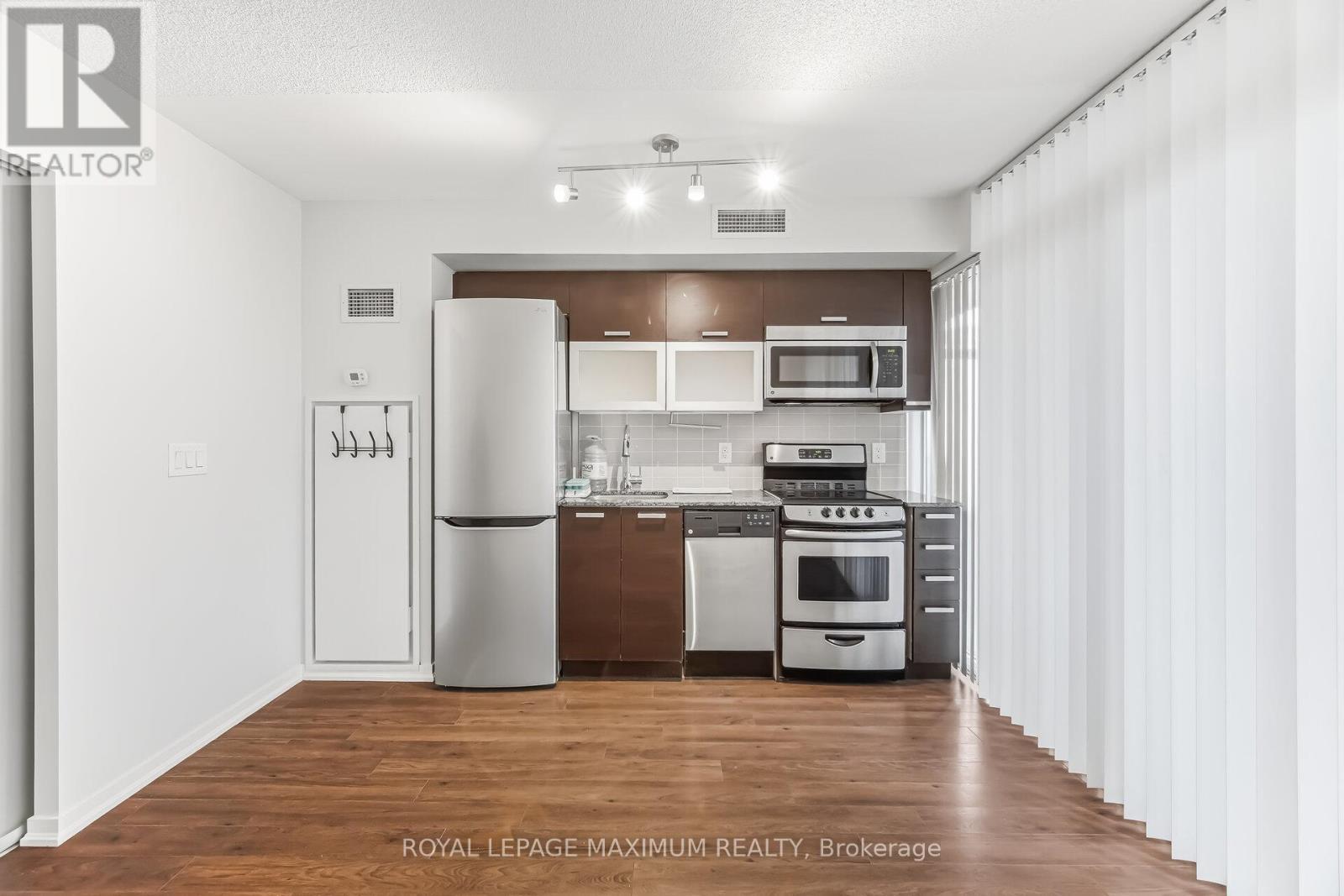 












728 W - 36 LISGAR STREET

,
Toronto,




Ontario
M6J0C7

