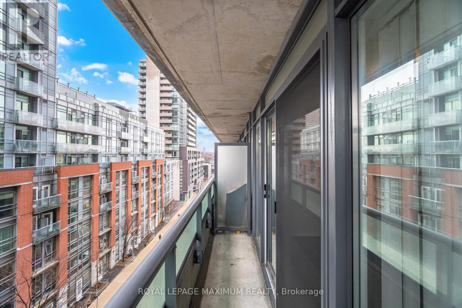 












728 W - 36 LISGAR STREET

,
Toronto,




Ontario
M6J0C7


