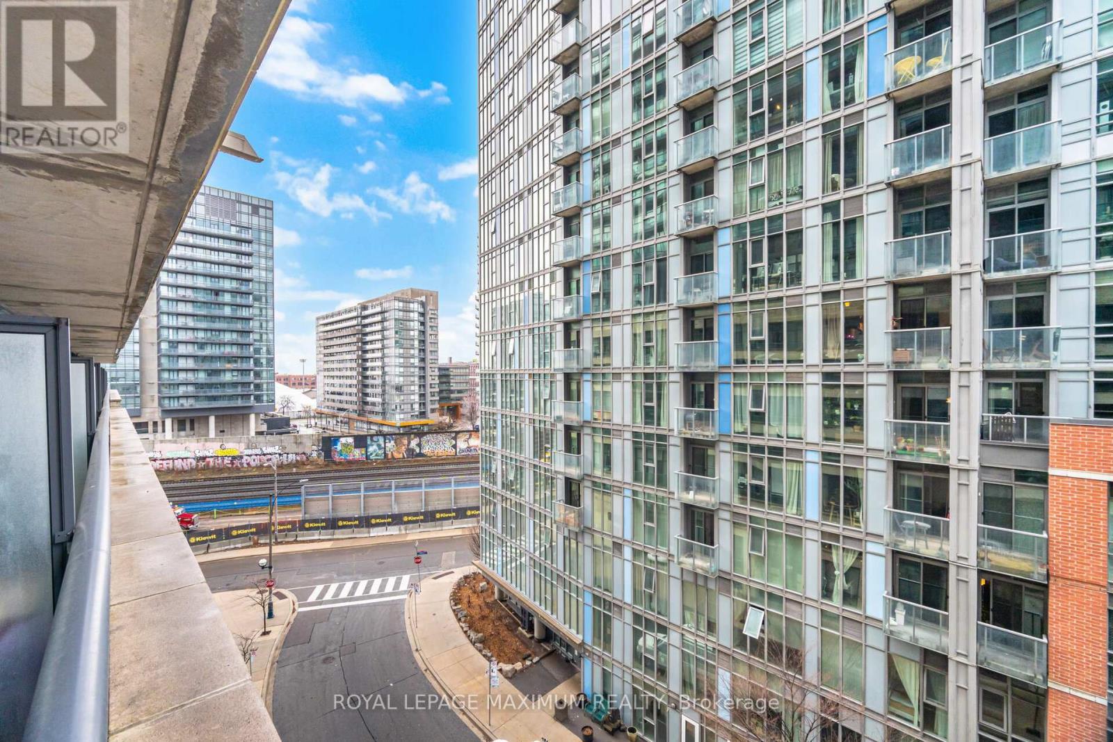 












728 W - 36 LISGAR STREET

,
Toronto,




Ontario
M6J0C7

