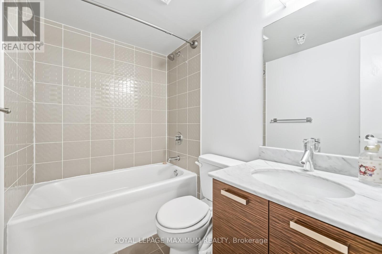 












728 W - 36 LISGAR STREET

,
Toronto,




Ontario
M6J0C7

