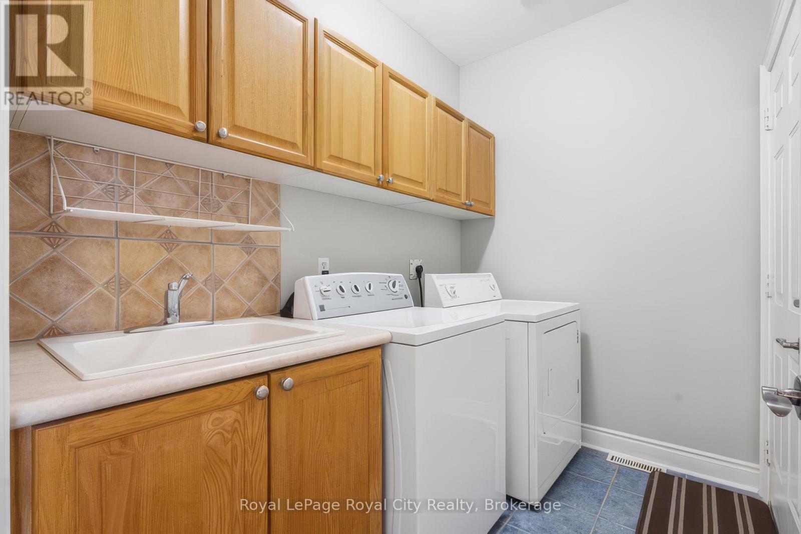 












249 RIDGE ROAD

,
Guelph/Eramosa (Rockwood),




Ontario
N0B2K0

