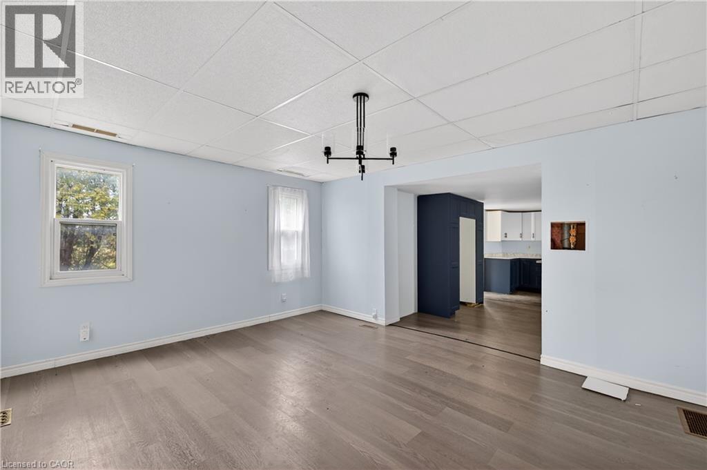 












527 BOND Street

,
Watford,




Ontario
N0M2S0

