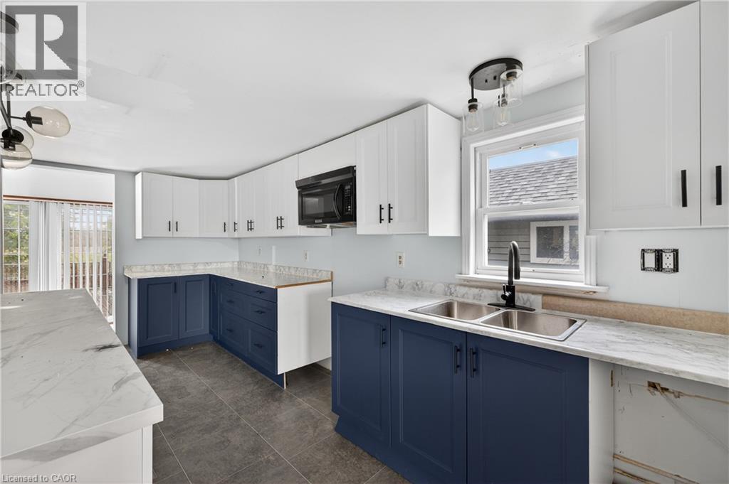 












527 BOND Street

,
Watford,




Ontario
N0M2S0

