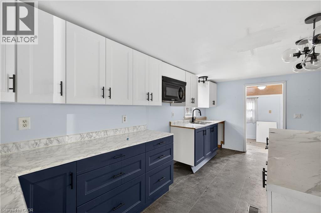 












527 BOND Street

,
Watford,




Ontario
N0M2S0


