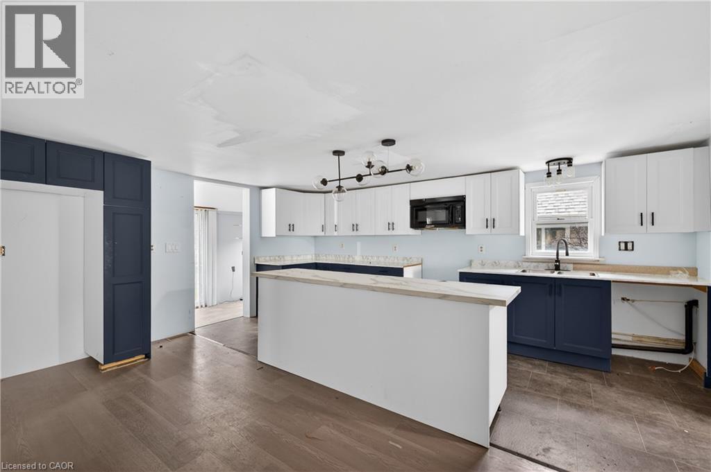 












527 BOND Street

,
Watford,




Ontario
N0M2S0

