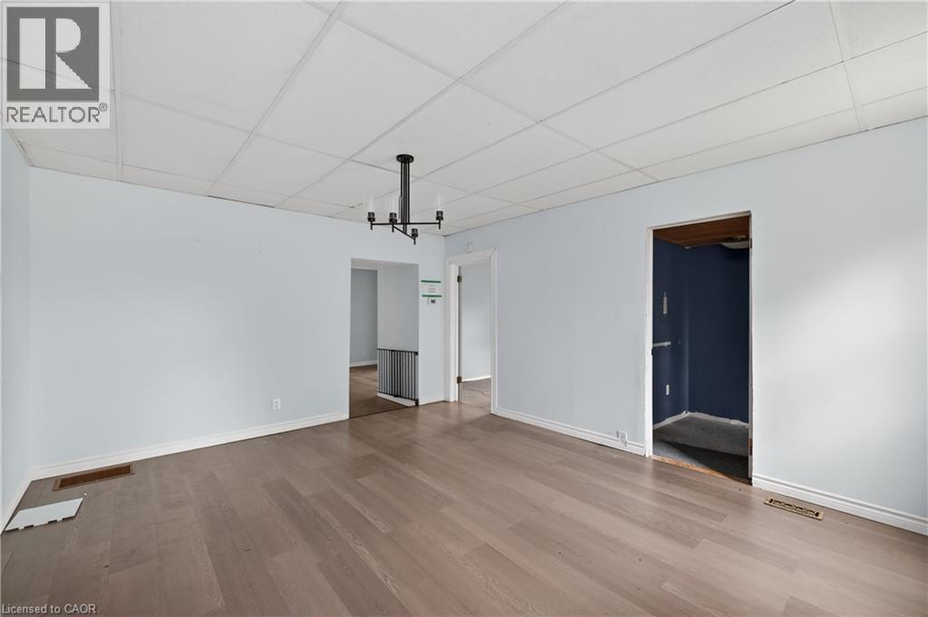 












527 BOND Street

,
Watford,




Ontario
N0M2S0

