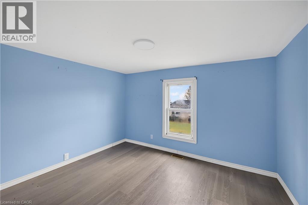 












527 BOND Street

,
Watford,




Ontario
N0M2S0

