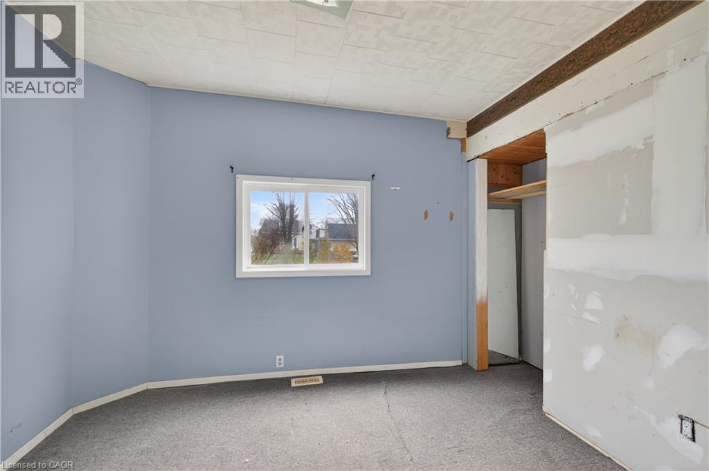 












527 BOND Street

,
Watford,




Ontario
N0M2S0

