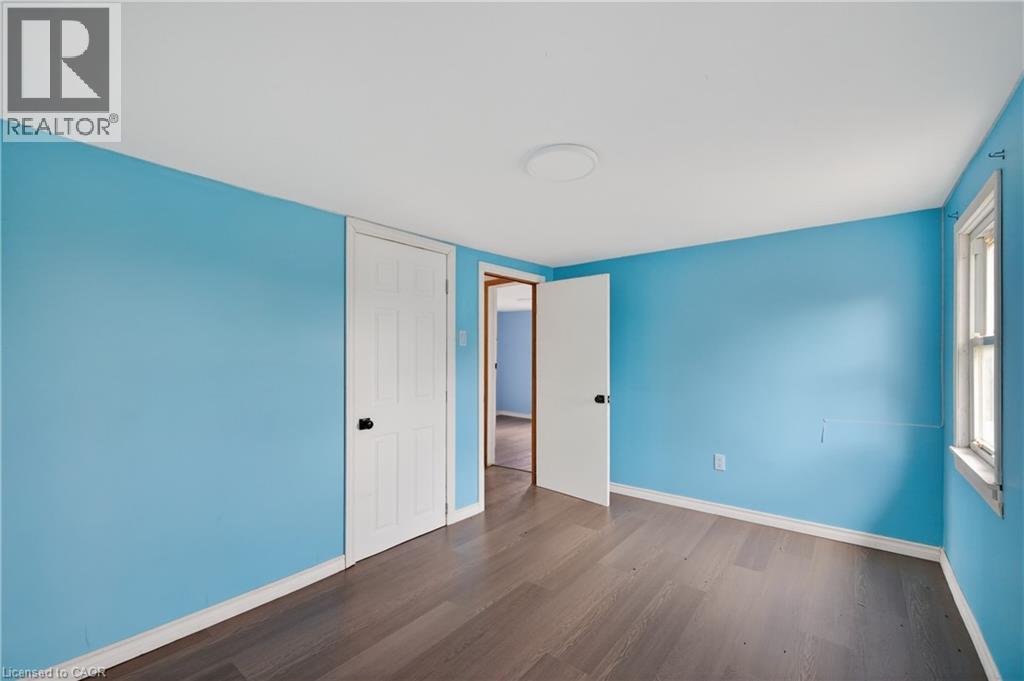 












527 BOND Street

,
Watford,




Ontario
N0M2S0


