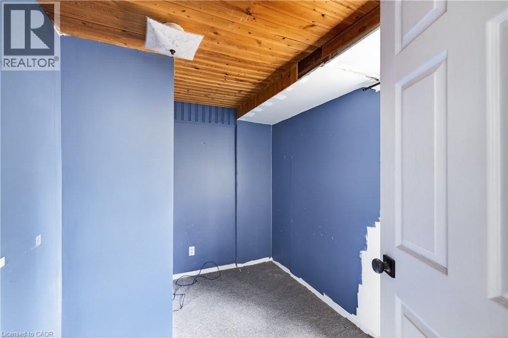 












527 BOND Street

,
Watford,




Ontario
N0M2S0

