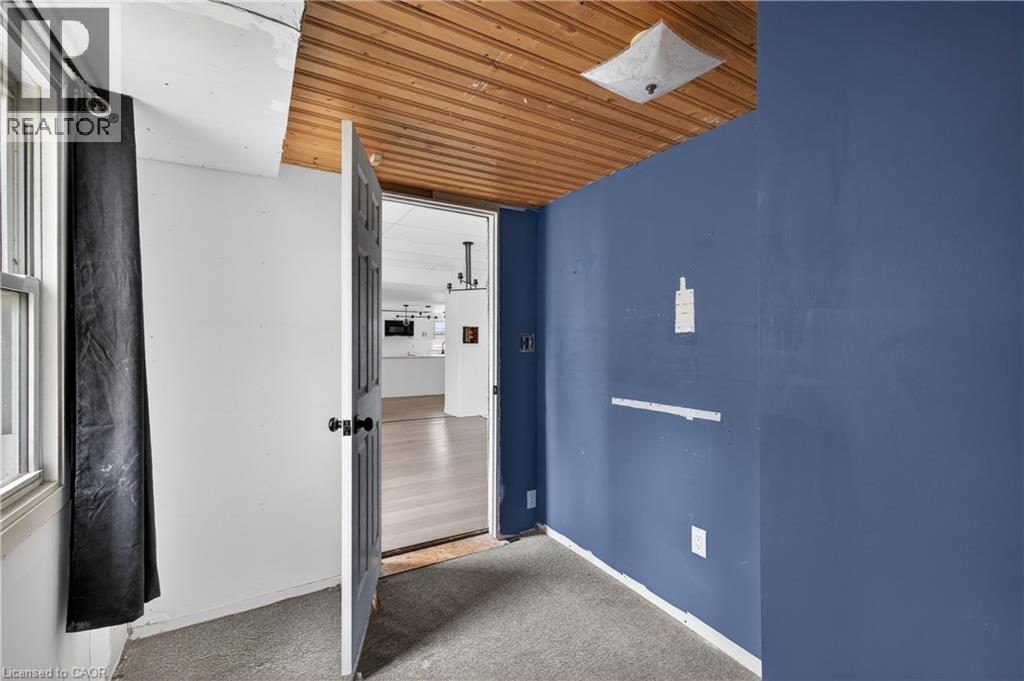 












527 BOND Street

,
Watford,




Ontario
N0M2S0

