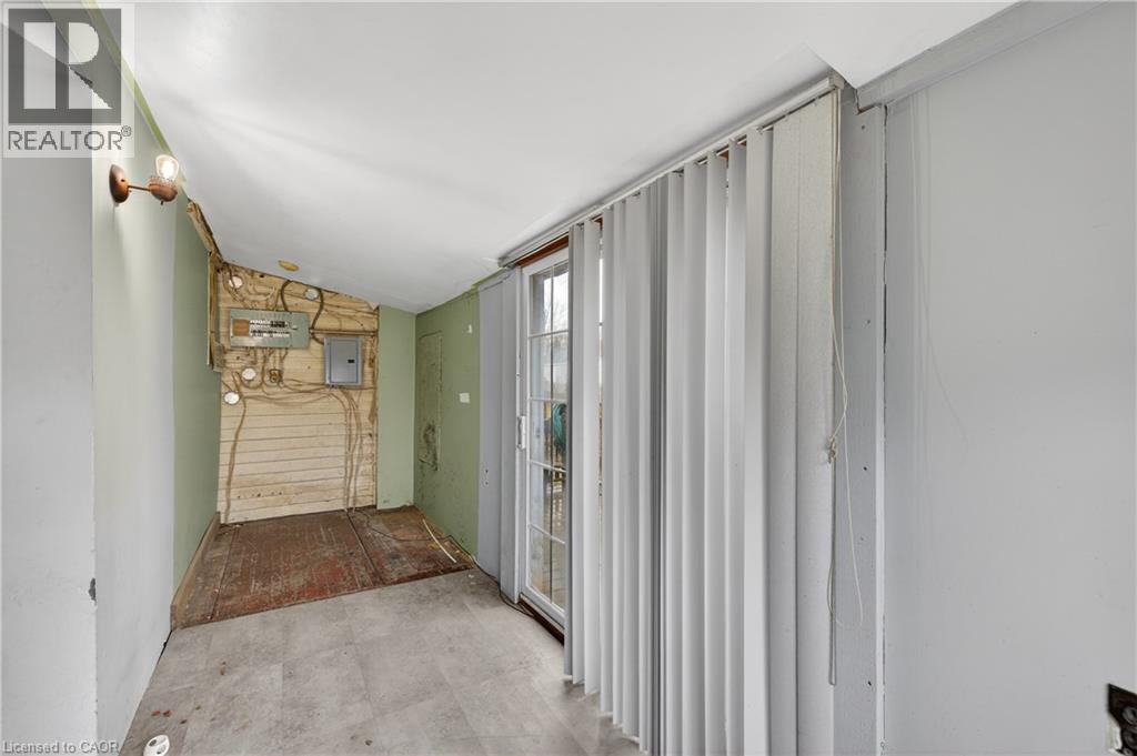 












527 BOND Street

,
Watford,




Ontario
N0M2S0

