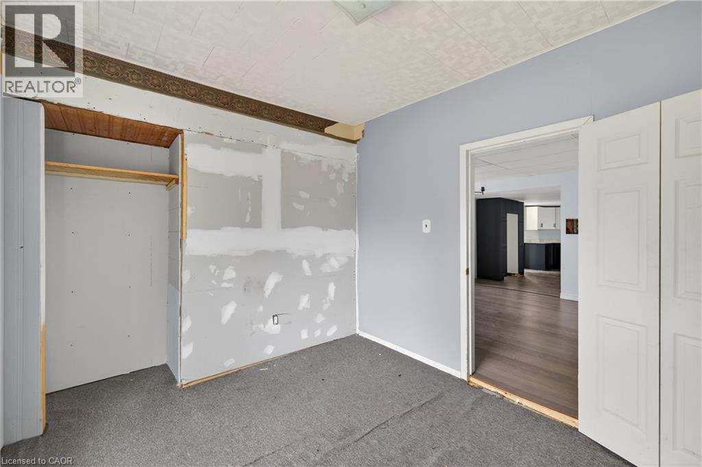 












527 BOND Street

,
Watford,




Ontario
N0M2S0

