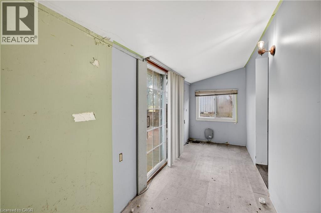 












527 BOND Street

,
Watford,




Ontario
N0M2S0

