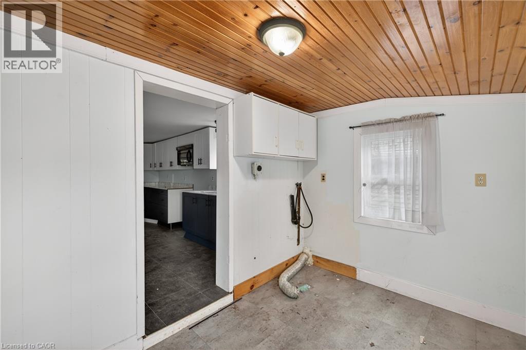 












527 BOND Street

,
Watford,




Ontario
N0M2S0

