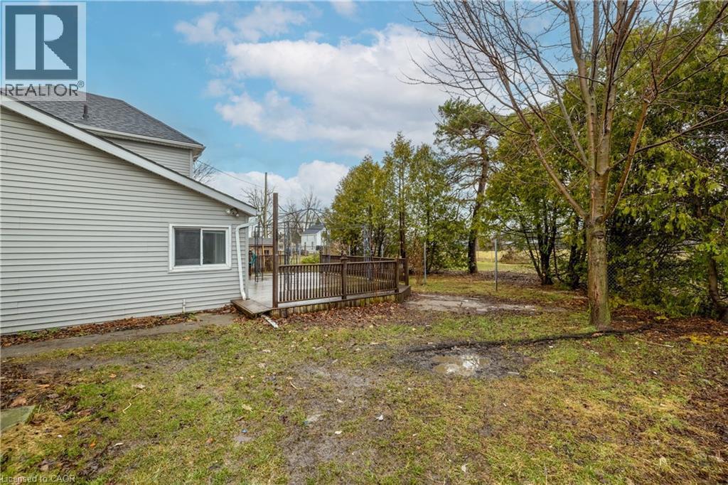 












527 BOND Street

,
Watford,




Ontario
N0M2S0

