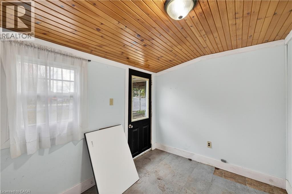 












527 BOND Street

,
Watford,




Ontario
N0M2S0

