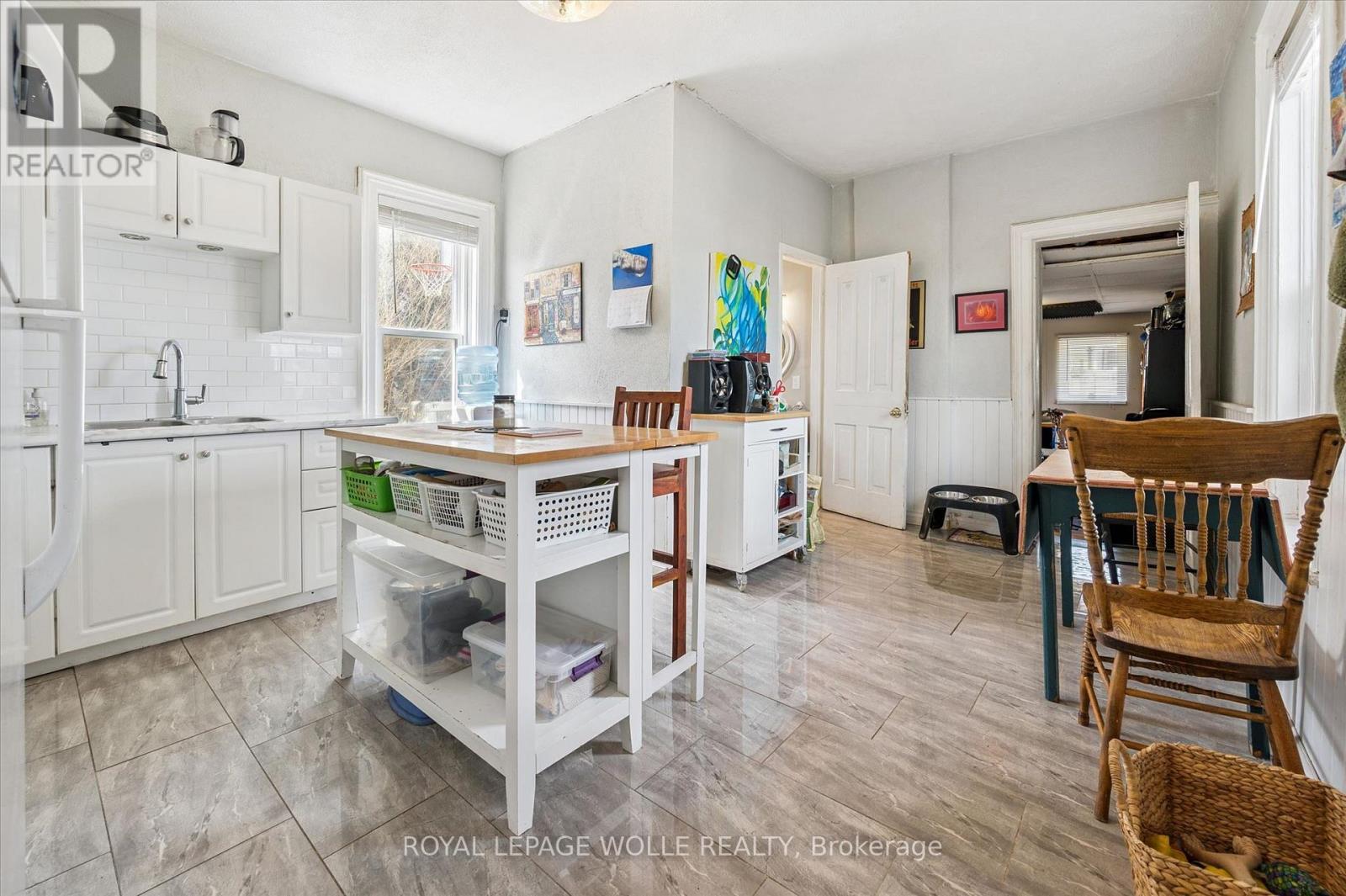 












156 WELLINGTON STREET N

,
Kitchener,




Ontario
N2H5K1

