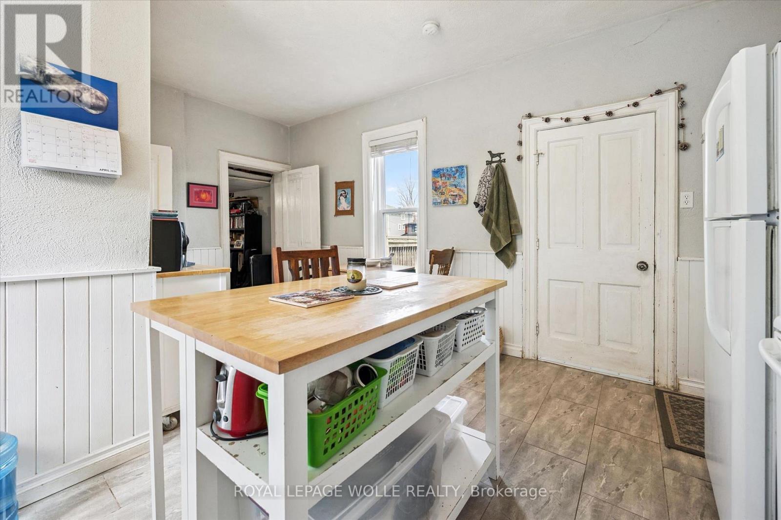 












156 WELLINGTON STREET N

,
Kitchener,




Ontario
N2H5K1

