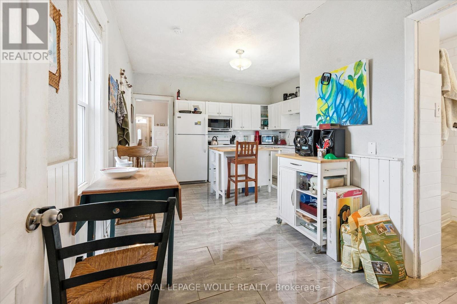 












156 WELLINGTON STREET N

,
Kitchener,




Ontario
N2H5K1

