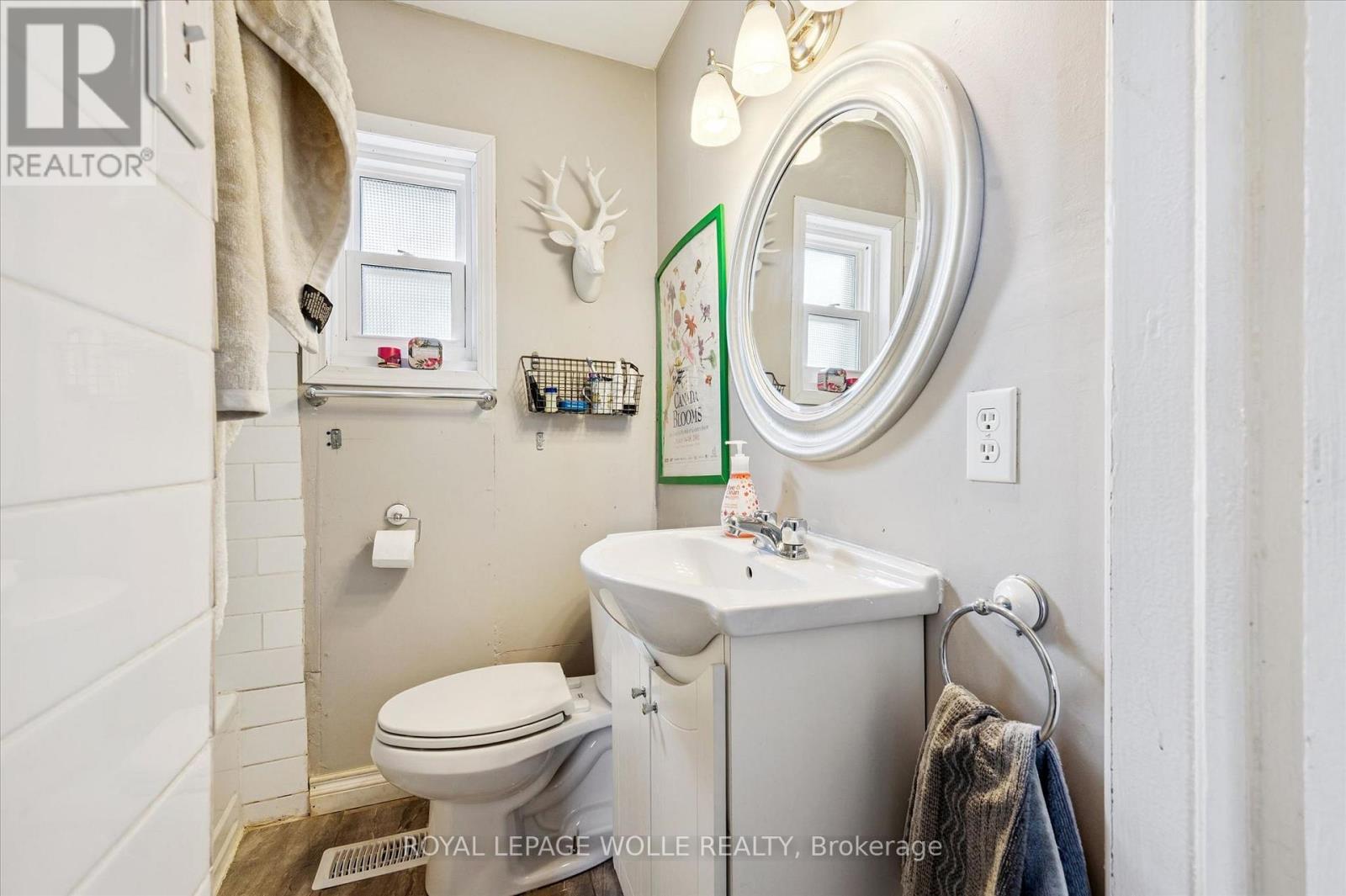 












156 WELLINGTON STREET N

,
Kitchener,




Ontario
N2H5K1

