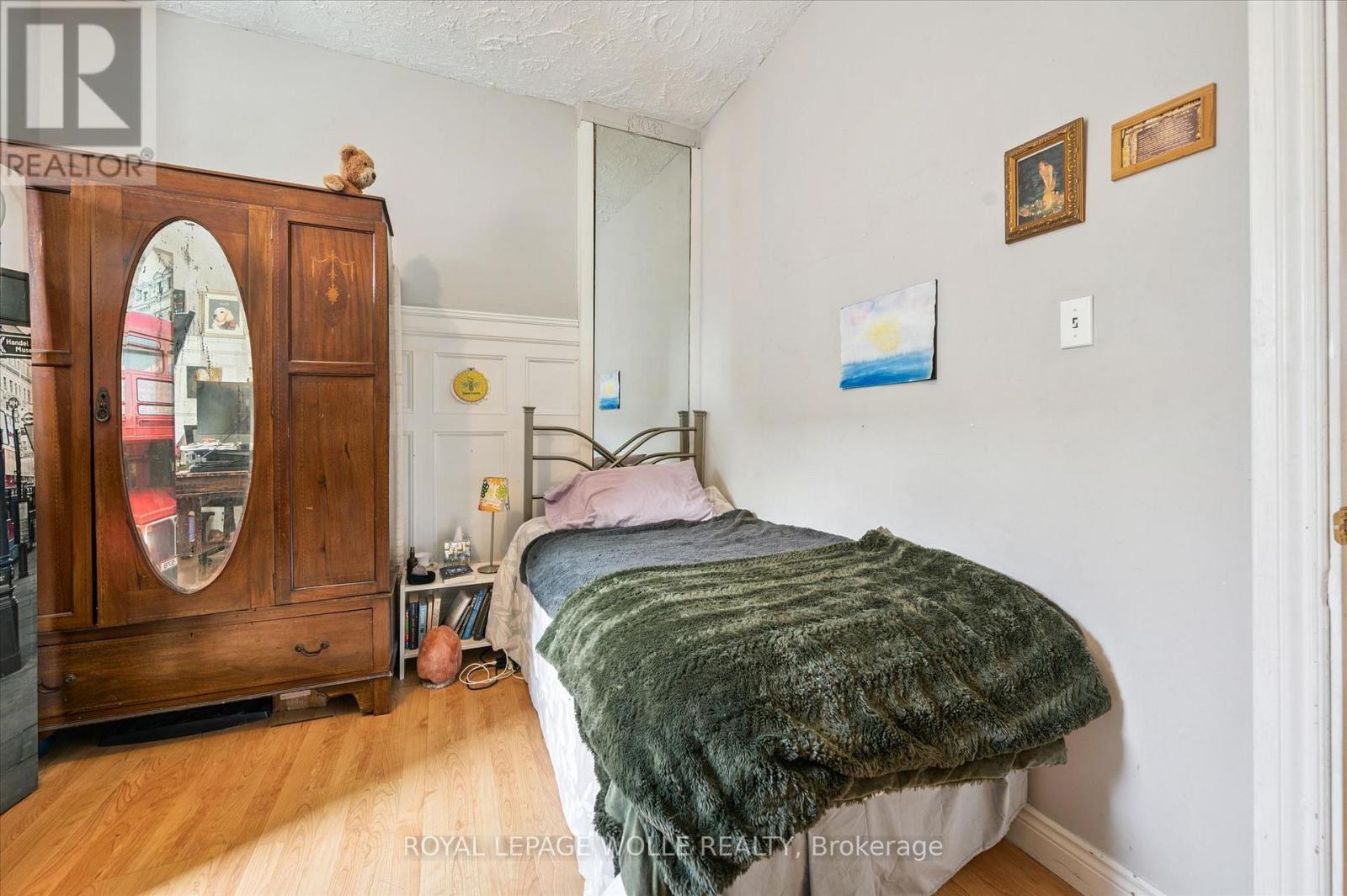 












156 WELLINGTON STREET N

,
Kitchener,




Ontario
N2H5K1

