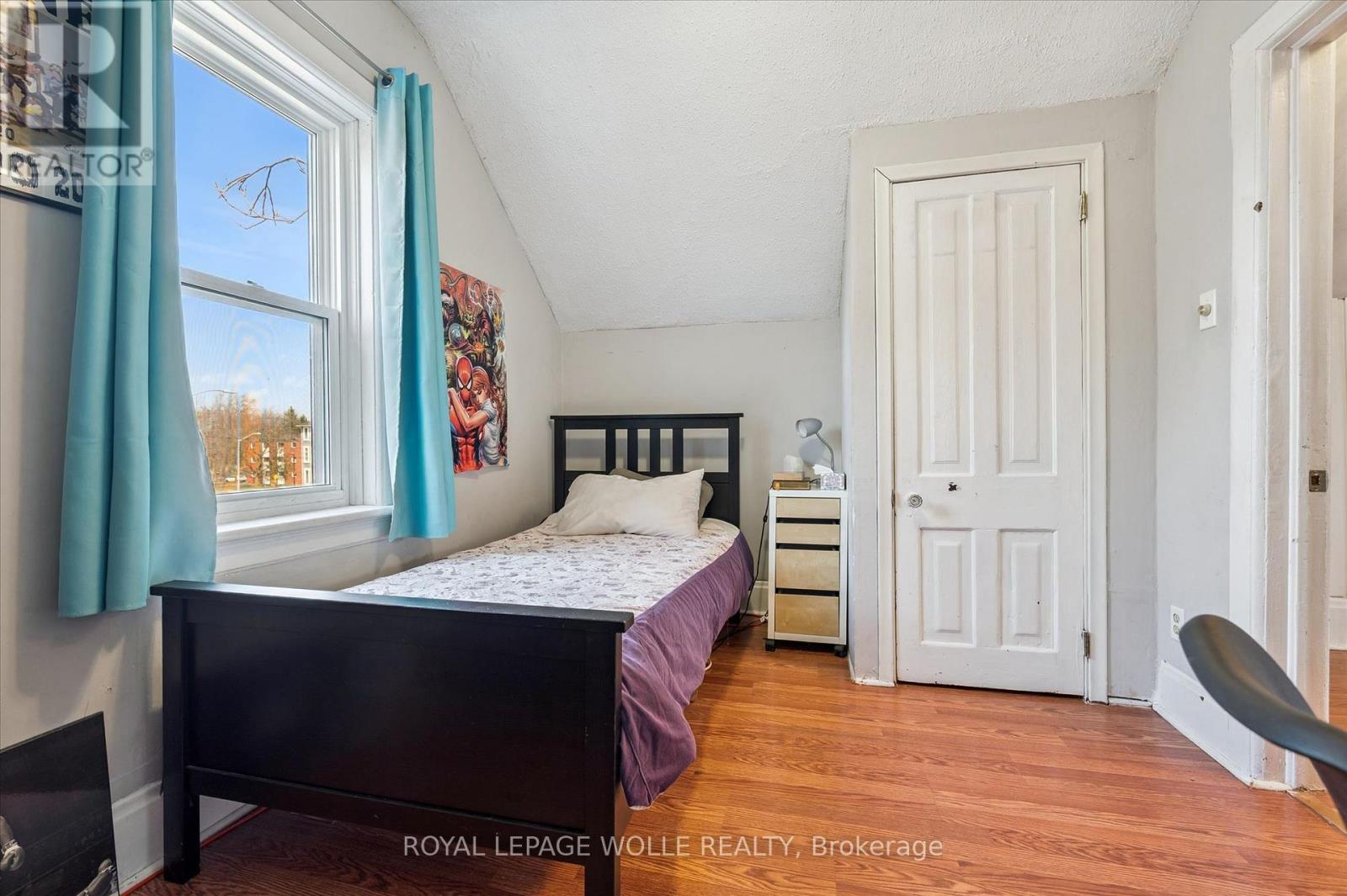 












156 WELLINGTON STREET N

,
Kitchener,




Ontario
N2H5K1

