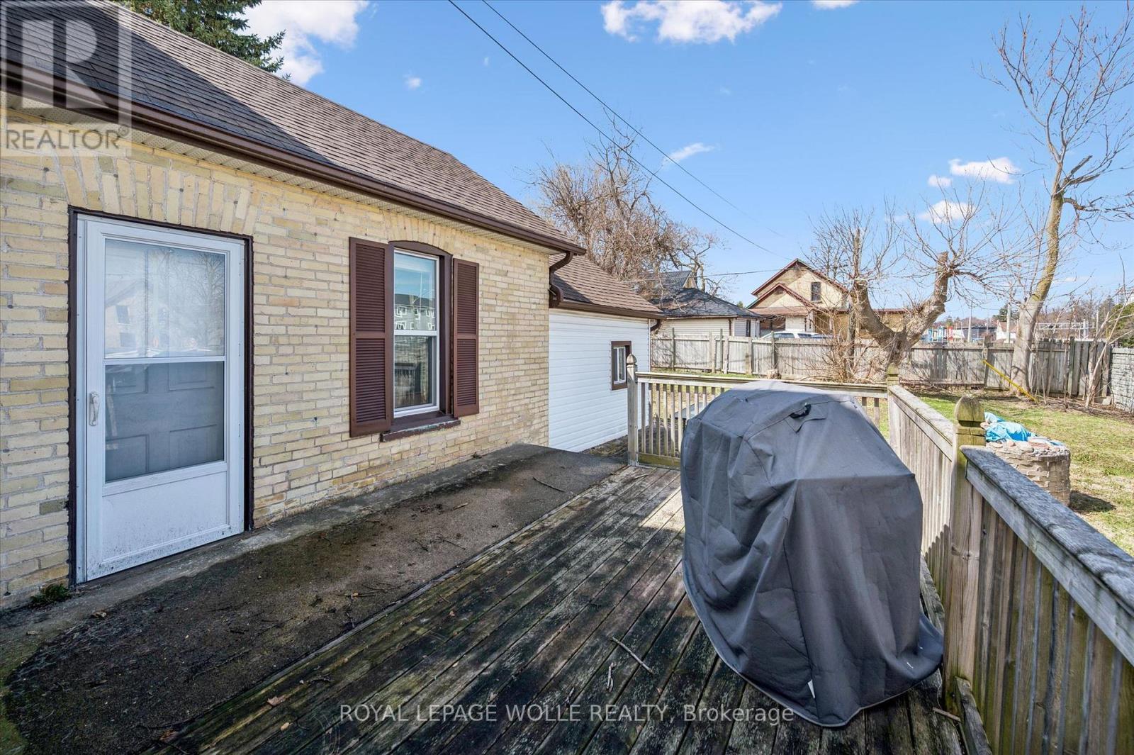 












156 WELLINGTON STREET N

,
Kitchener,




Ontario
N2H5K1

