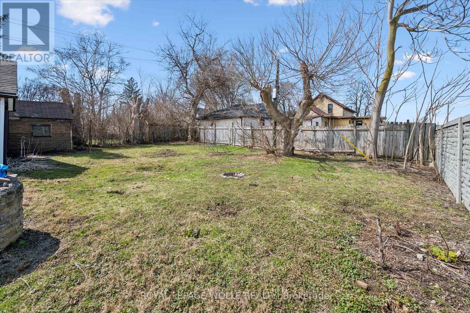 












156 WELLINGTON STREET N

,
Kitchener,




Ontario
N2H5K1

