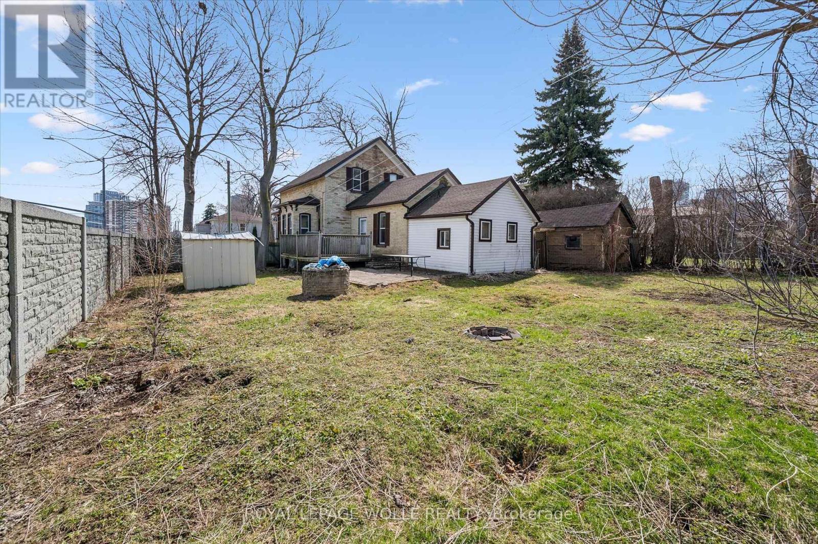 












156 WELLINGTON STREET N

,
Kitchener,




Ontario
N2H5K1

