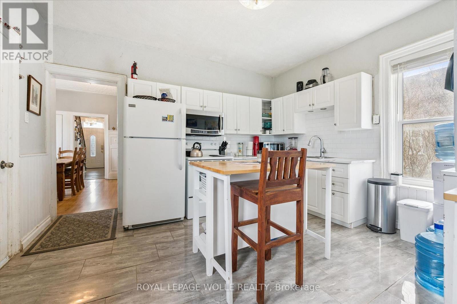 












156 WELLINGTON STREET N

,
Kitchener,




Ontario
N2H5K1

