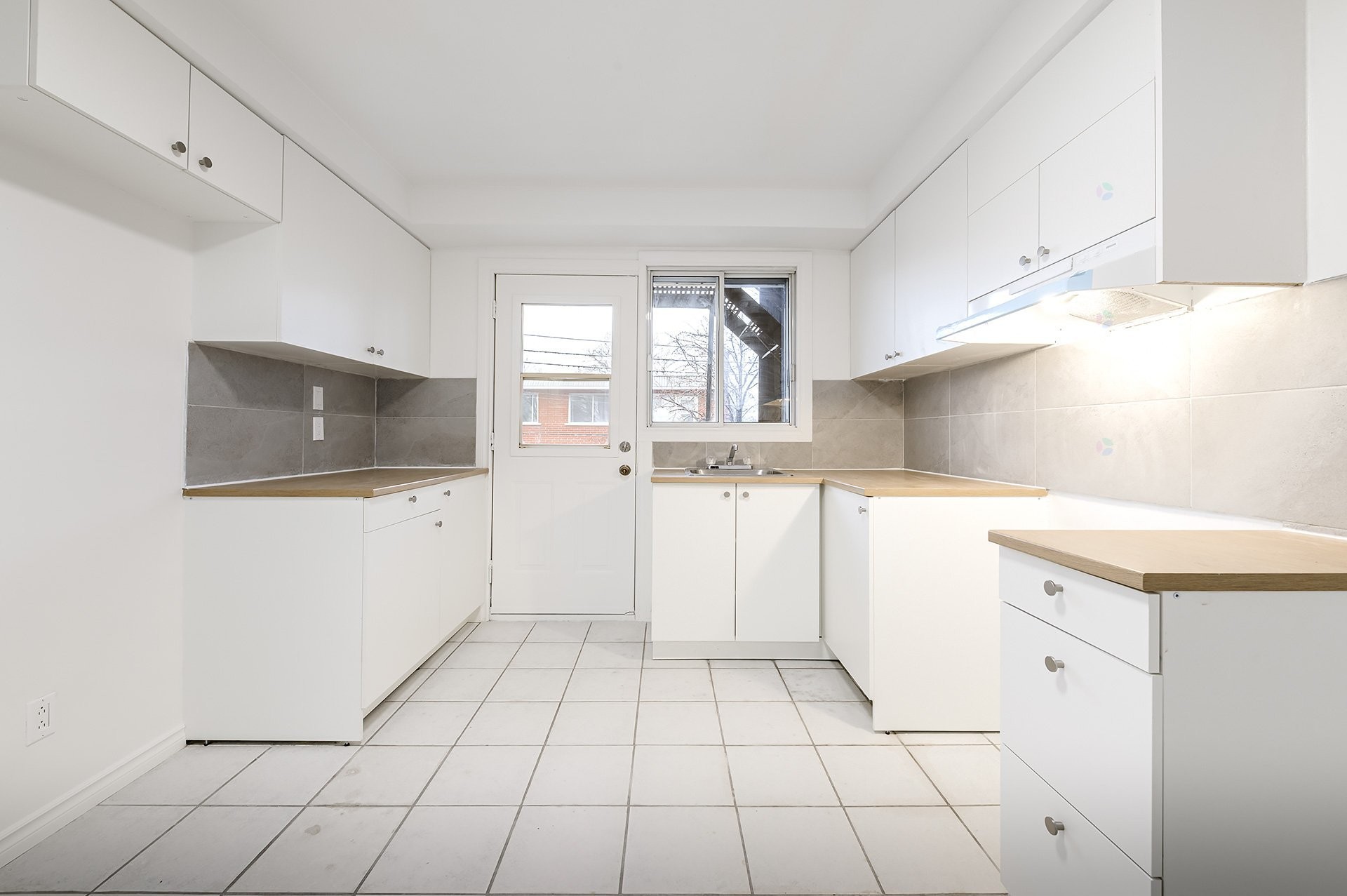 









8340


Boul. Langelier

, 4,
Montréal (Saint-Léonard),




QC
H1P2C1

