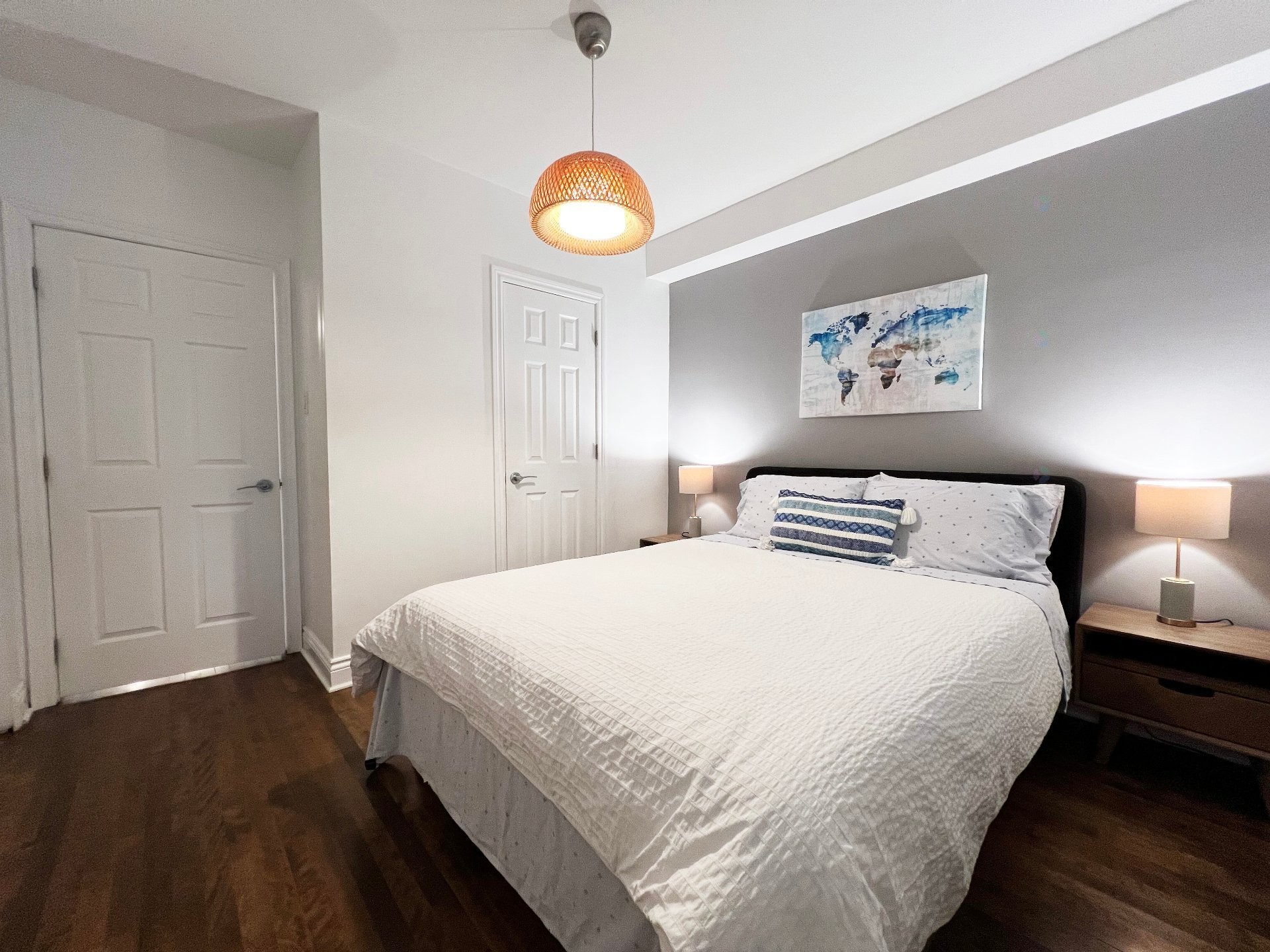 









4672


Av. Lacombe

,
Montréal (Côte-des-Neiges/Notre-Dame-de-Grâce),




QC
H3W1R3

