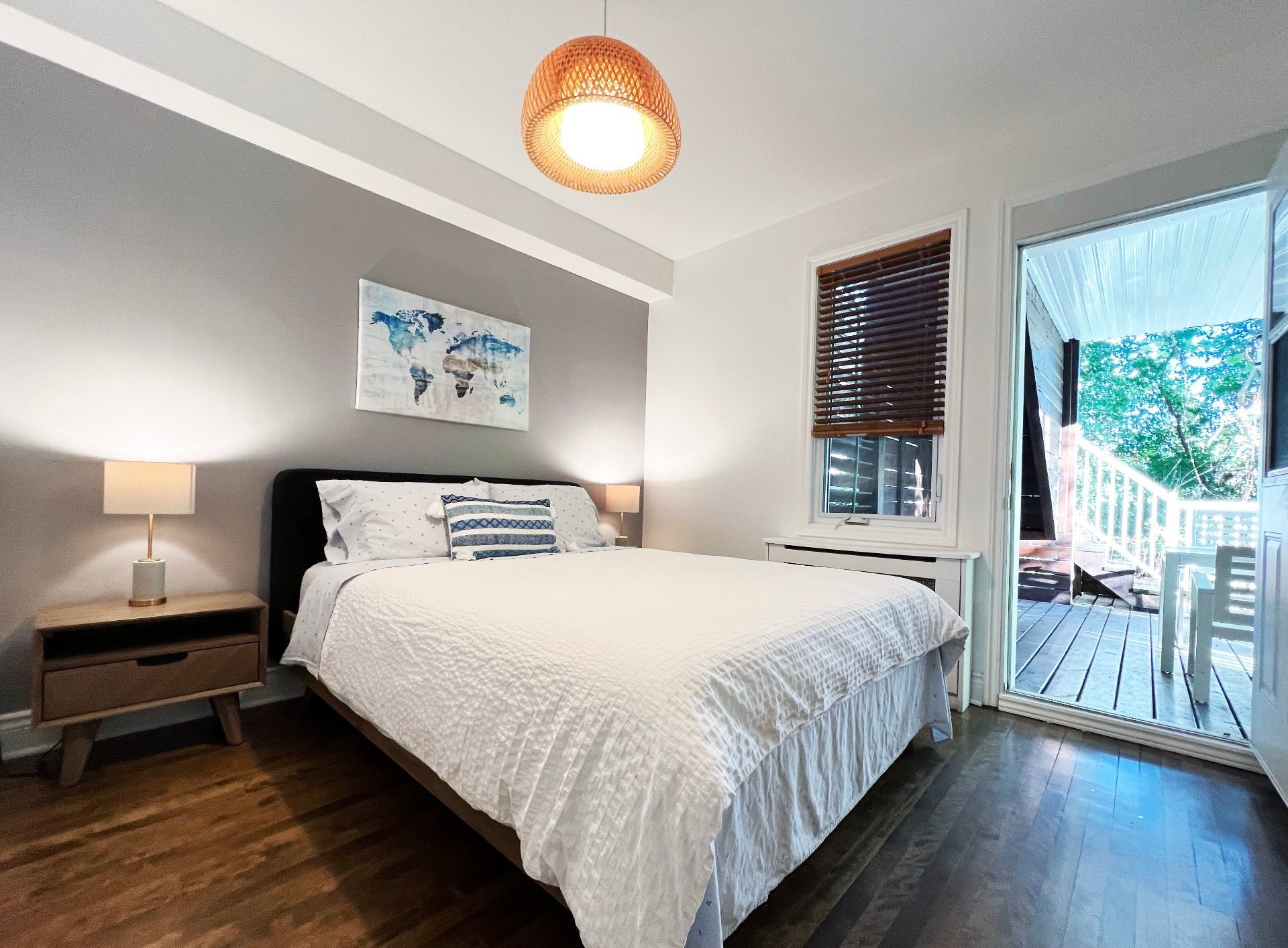 









4672


Av. Lacombe

,
Montréal (Côte-des-Neiges/Notre-Dame-de-Grâce),




QC
H3W1R3

