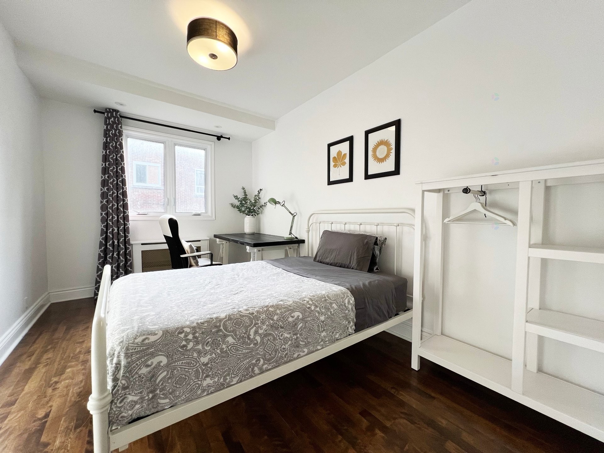 









4672


Av. Lacombe

,
Montréal (Côte-des-Neiges/Notre-Dame-de-Grâce),




QC
H3W1R3

