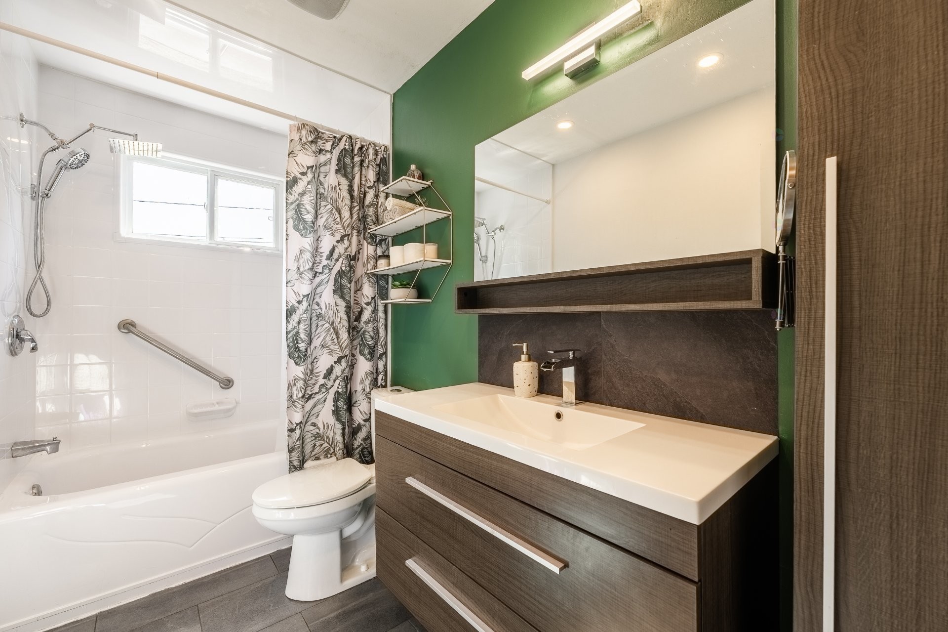 









630


Rue Claude

,
Beloeil,




QC
J3G4X4

