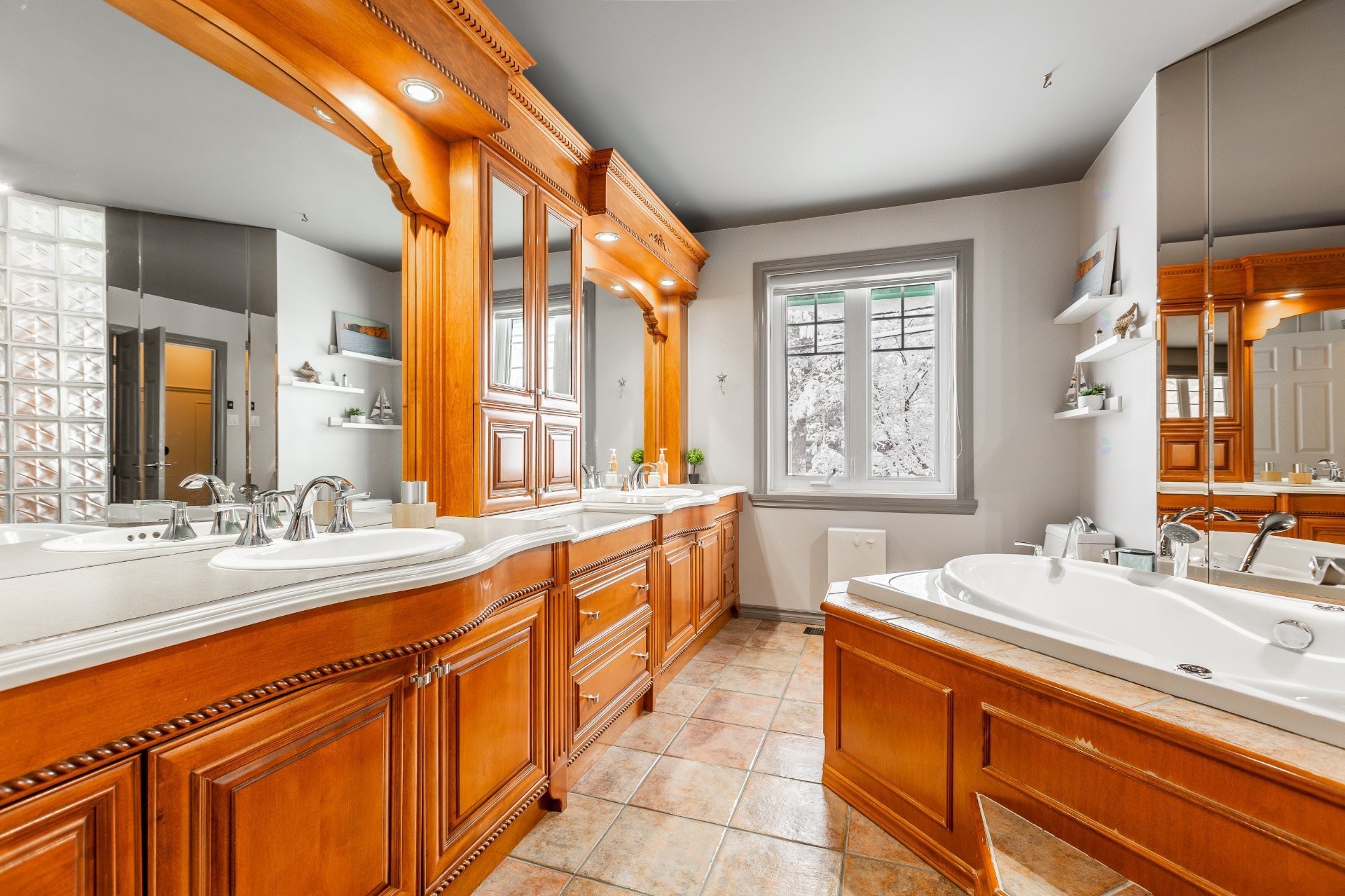 









24


Rue Amireault

,
L'Épiphanie,




QC
J5X2S2

