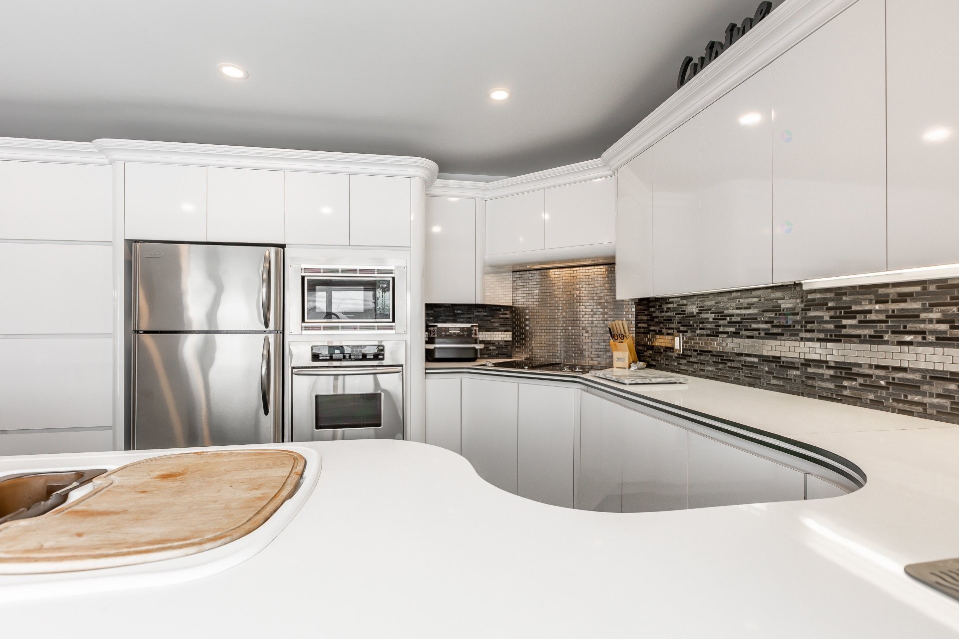 









24


Rue Amireault

,
L'Épiphanie,




QC
J5X2S2

