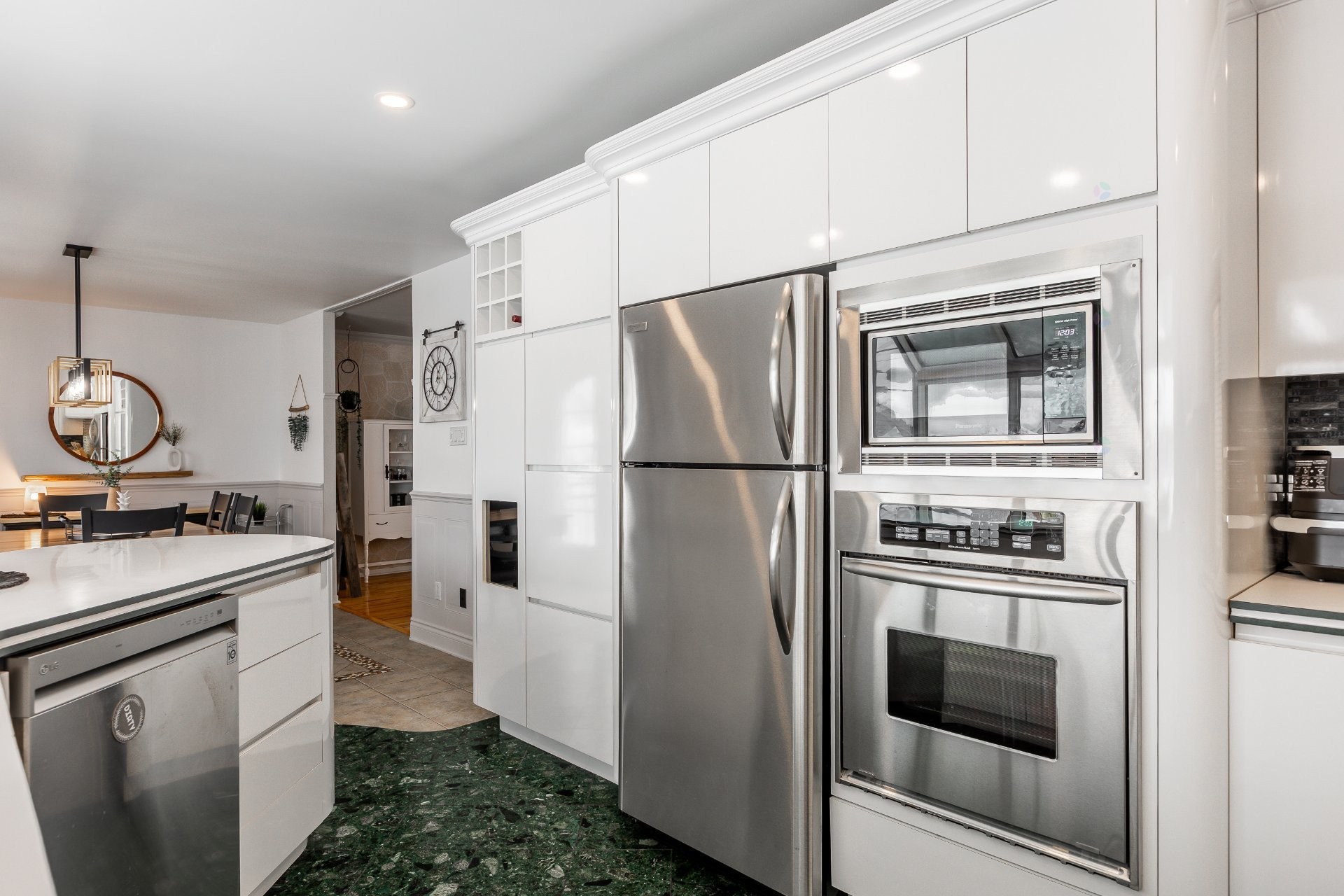 









24


Rue Amireault

,
L'Épiphanie,




QC
J5X2S2

